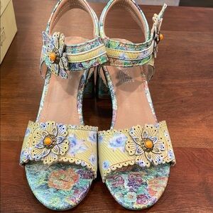 L'ATISTE Women's Floral Block Heel Sandals - Multicolor